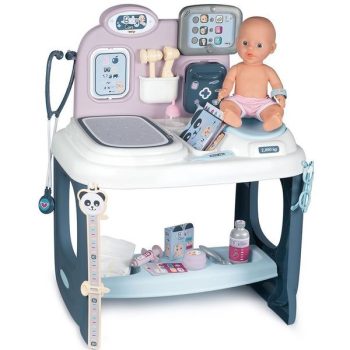   Baby Care: Óriás orvosi rendelő pisilős babával - 27 kiegészítővel, fénnyel és hanggal