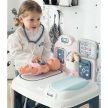Baby Care: Óriás orvosi rendelő pisilős babával - 27 kiegészítővel, fénnyel és hanggal